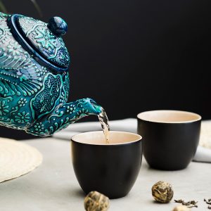 Ấm chén khắc nổi